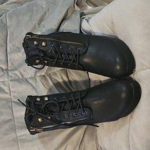 Black ankle bootie